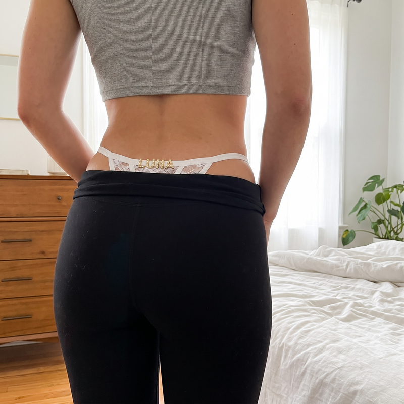 StripHer Tanga Weiss mit LUNA getragen